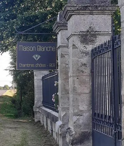 Vendégház Maison Blanche *